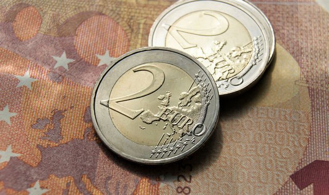 В Испании закрыли крупнейшее производство фальшивых монет номиналом в €2 