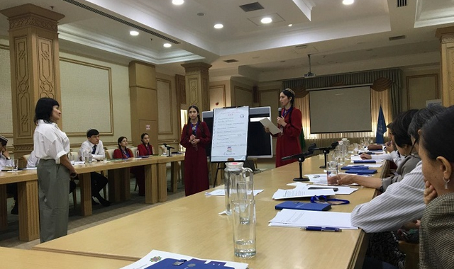 Туркменские студенты обсудили влияние миграции на развитие стран