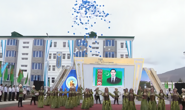 В Ашхабаде состоялось торжественное открытие новых жилых домов