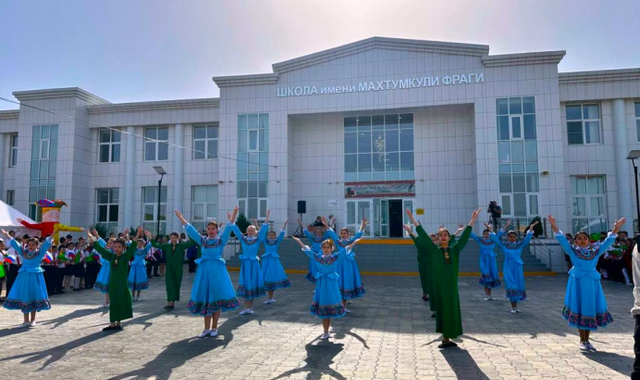 Музей культуры Туркменистана открылся в Астраханской школе