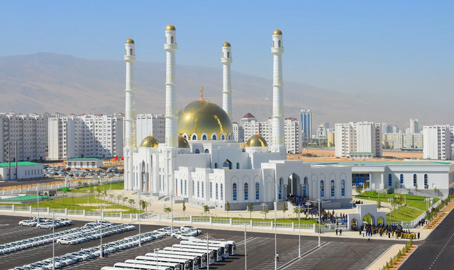 Сердар Бердымухамедов поздравил народ Туркменистана по случаю Ораза байрамы