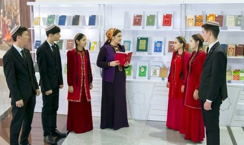 https://vestiabad.ru/news/2286/detskaya-biblioteka-im-bamanova-otkryla-vystavku-knig-mahtumkuli-v-akademii-hudozhestv-turkmenistana