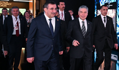 https://vestiabad.ru/news/3435/predsedatel-halk-maslahaty-turkmenistana-rassmotrel-rasshirenie-partnerstva-s-ronesans-holding