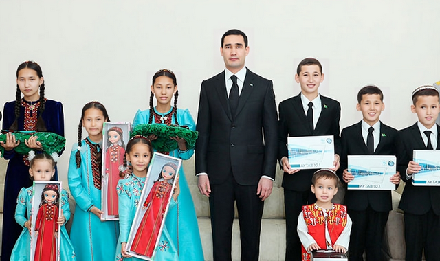 Сердар Бердымухамедов поздравил туркменский народ с Днём защиты детей