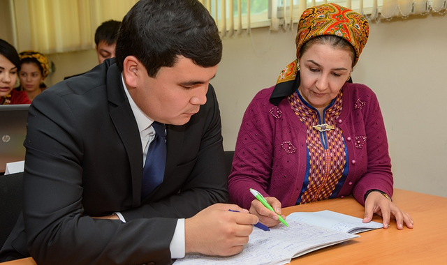 В Туркменистане сертифицировали очередную группу гидов-переводчиков