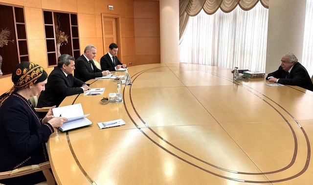 В МИД Туркменистана прошла встреча с первым заместителем гендиректора «ТАСС» Михаилом Гусманом