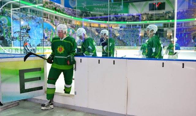 Туркменские хоккеисты «Галкана» стали первыми финалистами турнира
