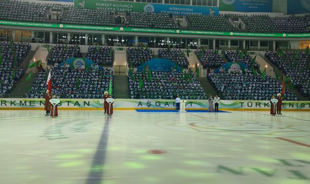 В Ашхабаде прошла церемония открытия международного турнира по хоккею