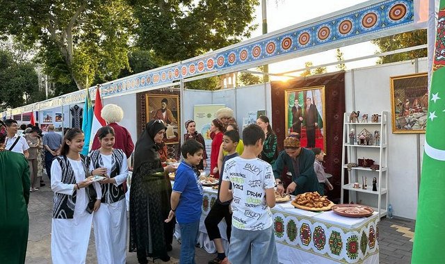 Посольство Туркменистана в Душанбе поучаствовало в Фестивале воды и ледников
