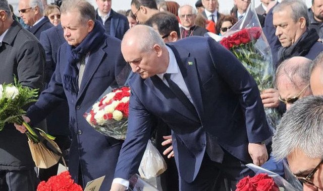 Посол Туркменистана в РФ возложил цветы в «Крокус Сити Холл»