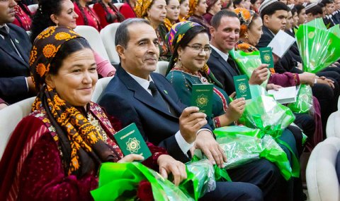 https://vestiabad.ru/news/7285/turkmenistan-otmechaet-nezavisimost-1-146-novyh-grazhdan-poluchili-pasporta