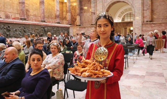 В честь туркменского поэта Махтумкули Фраги прошла культурная акция для петербуржцев