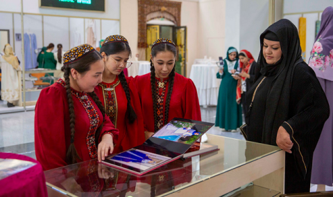 https://vestiabad.ru/news/6801/v-ashhabade-proshla-vystavka-turkmenskoi-i-iranskoi-mody-i-rukodeliya