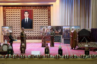В туркменском ВУЗе состоялось творческое мероприятие, посвященное Махтумкули
