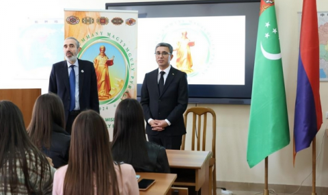 https://vestiabad.ru/news/3278/posol-turkmenistana-prochital-lekciyu-o-mahtumkuli-fragi-dlya-studentov-erevanskogo-vuza