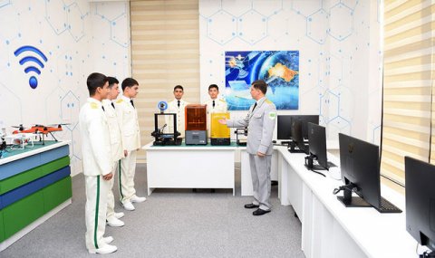 https://vestiabad.ru/news/6851/prezident-turkmenistana-prinyal-uchastie-v-otkrytii-novogo-kompleksa-voennoi-specshkoly