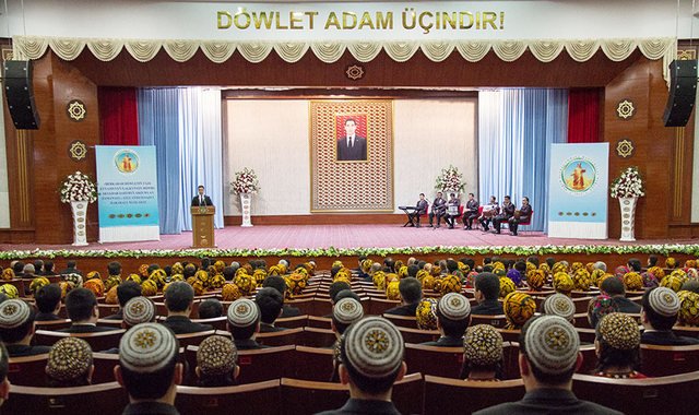 В Туркменистане состоялась творческая встреча в честь наследия Махтумкули