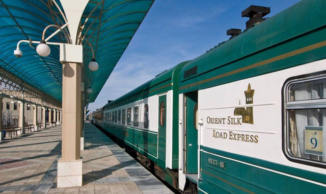 Популярный туристический железнодорожный круиз путешествует по Туркменистану