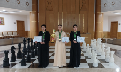 https://vestiabad.ru/news/3902/merem-agadzhanova-vpervye-zavoevala-titul-chempionki-turkmenistana-po-shahmatam