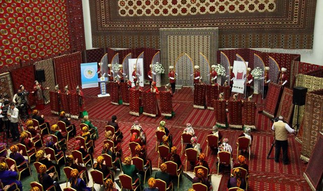 В Туркменистане пройдет чествование мастериц-ковровщиц