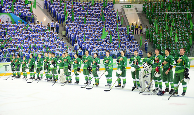 Туркменистан удостоился золота на международном турнире по хоккею в Ашхабаде