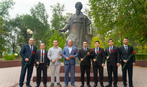 https://vestiabad.ru/news/6924/delegaciya-turkmenistana-vozlozhila-cvety-k-pamyatniku-mahtumkuli-v-astrahani