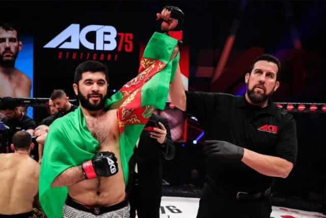 Туркменский боец Довлетджан Ягшимурадов выиграл третий бой в Bellator 300