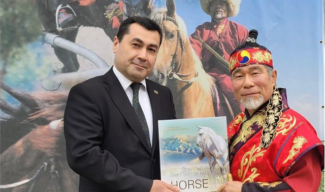 Состоялась встреча туркменского посла с директором Корейского института конной культуры