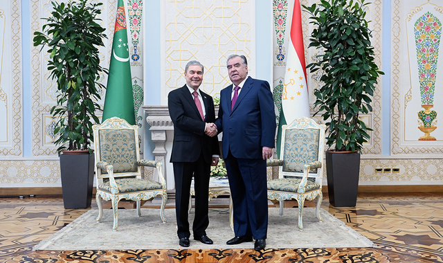 Герой-Аркадаг Туркменистана провел переговоры с таджикским лидером