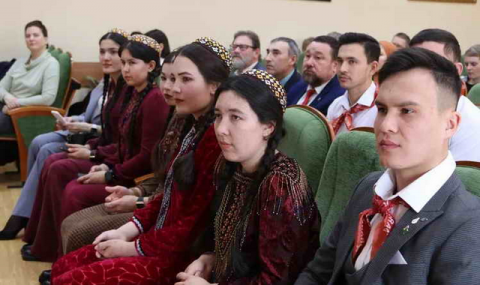 https://vestiabad.ru/news/3836/delegaciya-iz-turkmenistana-prinyala-uchastie-v-konferencii-posvyashchennoi-mahtumkuli-v-lipecke