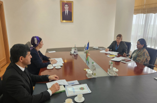 В МИД Туркменистана прошла встреча с новой главой представительства ЮНИСЕФ