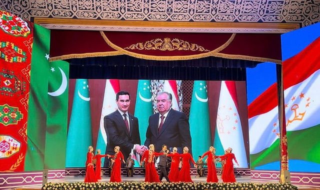 Посол Туркменистана в Таджикистане поучаствовал в ярмарке «Сугд-2024»