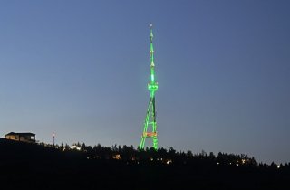 Тбилисская телебашня окрасилась в цвета флага Туркменистана