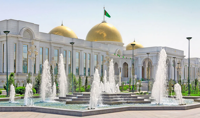 Президент Туркменистана поздравил работников сферы охраны окружающей среды