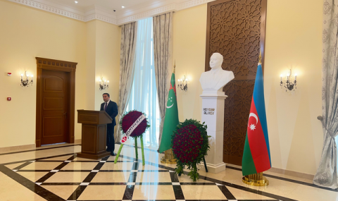 https://vestiabad.ru/news/4971/v-ashhabade-pochtili-pamyat-obshchenacionalnomu-lideru-azerbaidzhanskogo-naroda