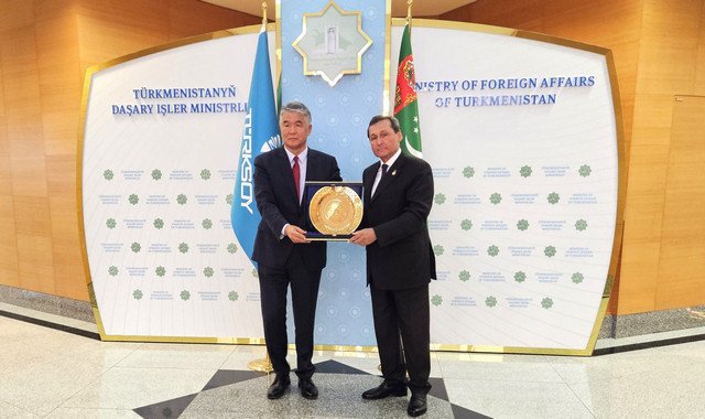Глава МИД Туркменистана провел встречу с генсеком Тюрксой