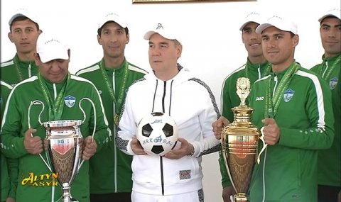 https://vestiabad.ru/news/2358/gurbanguly-berdymuhamedov-vstretilsya-s-futbolnym-klubom-arkadag