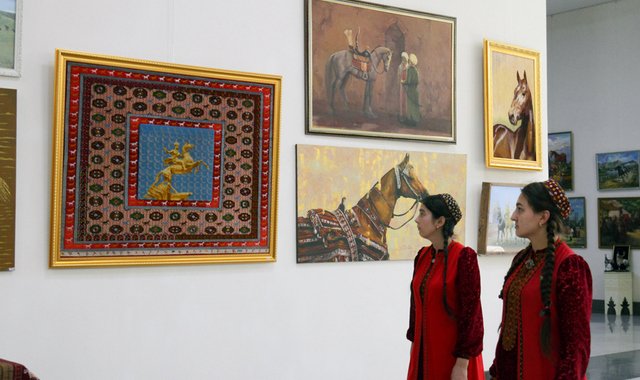В Ашхабаде развернулась выставка в честь Дня туркменского скакуна