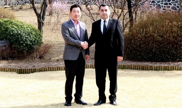 Посол Туркменистана Бегенч Дурдыев встретился с корейским дипломатом