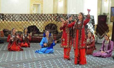 https://vestiabad.ru/news/3169/v-balkanskom-velayate-turkmenistana-sostoyalsya-konkurs-folklornyh-kollektivov