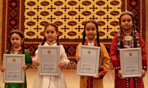 https://vestiabad.ru/news/3709/v-turkmenistane-vybrali-samuyu-ocharovatelnuyu-devochku-goda