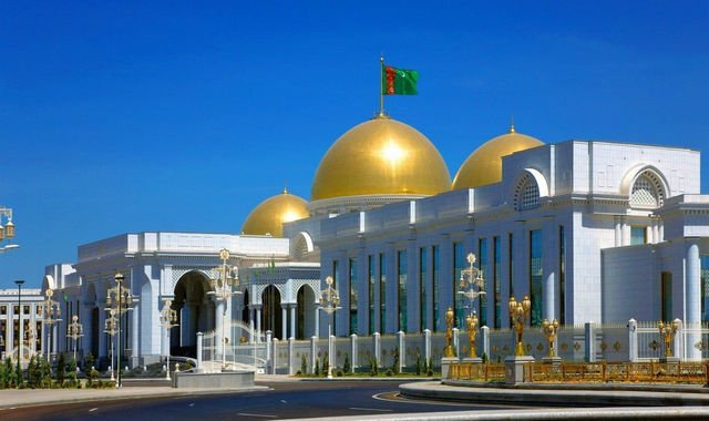 Президент Туркменистана поздравил короля Швеции с Национальным днем страны