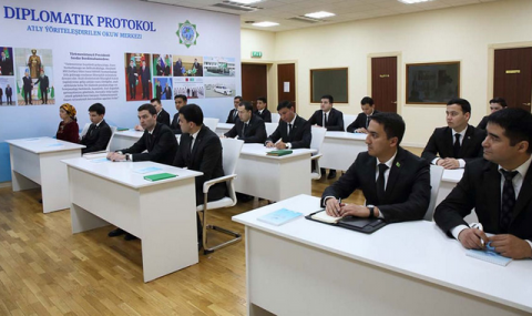 https://vestiabad.ru/news/6928/v-imo-mid-turkmenistana-nachalsya-tretii-etap-obucheniya-v-centre-diplomaticheskii-protokol