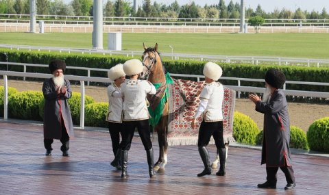 https://vestiabad.ru/news/4712/prezident-turkmenistana-pouchastvoval-v-torzhestvah-po-sluchayu-prazdnika-skakuna