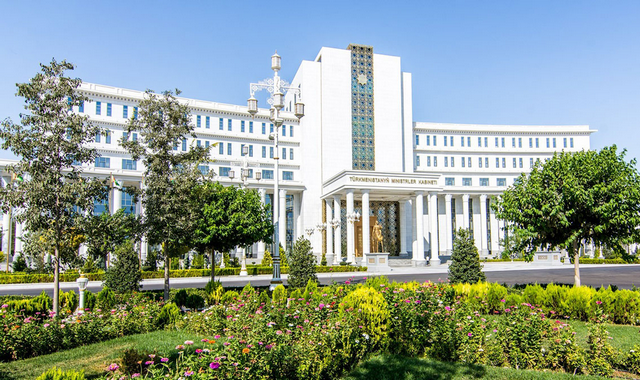Президент Туркменистана назначил нового руководителя Türkmendeňizderýaýollary