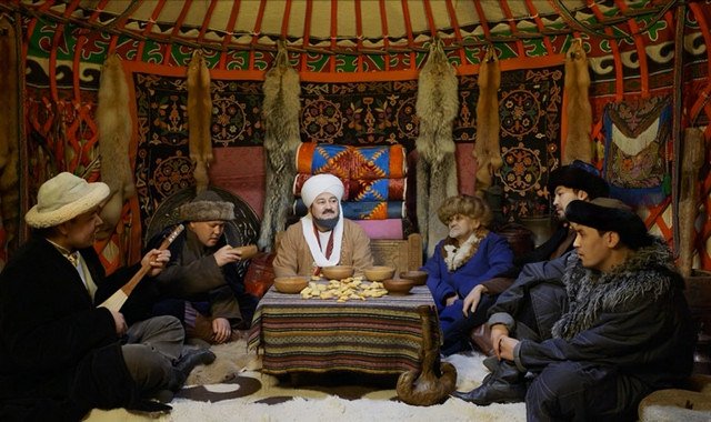 Туркменский фильм о Махтумкули начали показывать на телевидении Кыргызстана