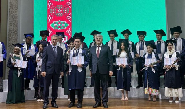 Посол Туркменистана поучаствовал во вручении дипломов в таджикском ВУЗе