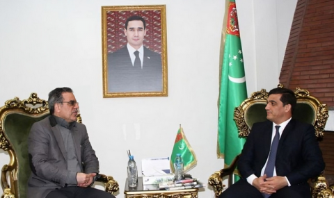 https://vestiabad.ru/news/3770/genkonsul-turkmenistana-v-irane-vstretilsya-s-direktorom-nohostnews