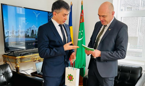 https://vestiabad.ru/news/3402/byust-velikogo-turkmenskogo-poeta-mahtumkuli-fragi-vozvedut-v-rumynii