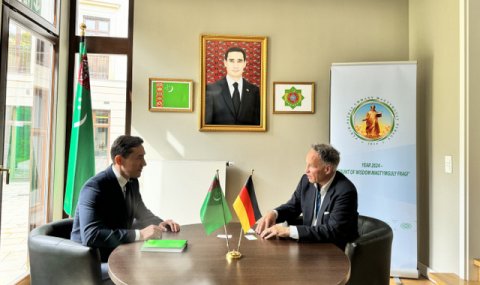 https://vestiabad.ru/news/5165/turkmenskii-konsul-vo-frankfurte-vstretilsya-s-predstavitelem-messe-frankfurt